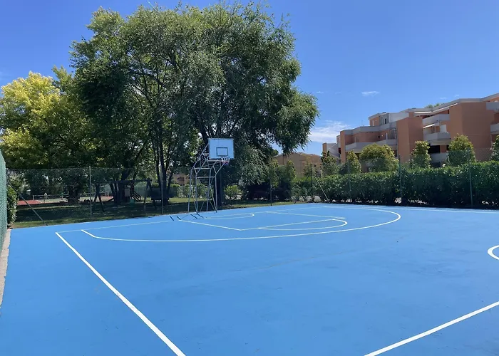 דירה In A Stunning ביביונה